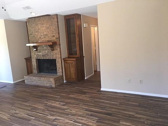 3rd image of 9926 Camfield Ave
