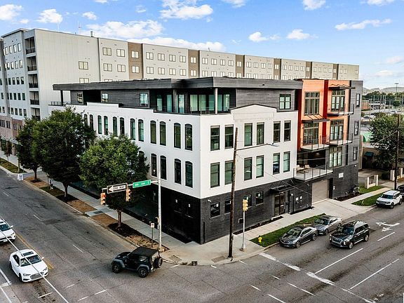 5th image of 1329 4th Ave S #404