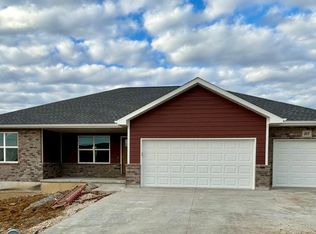 207 Gavin Ln, Linn, MO 65051
