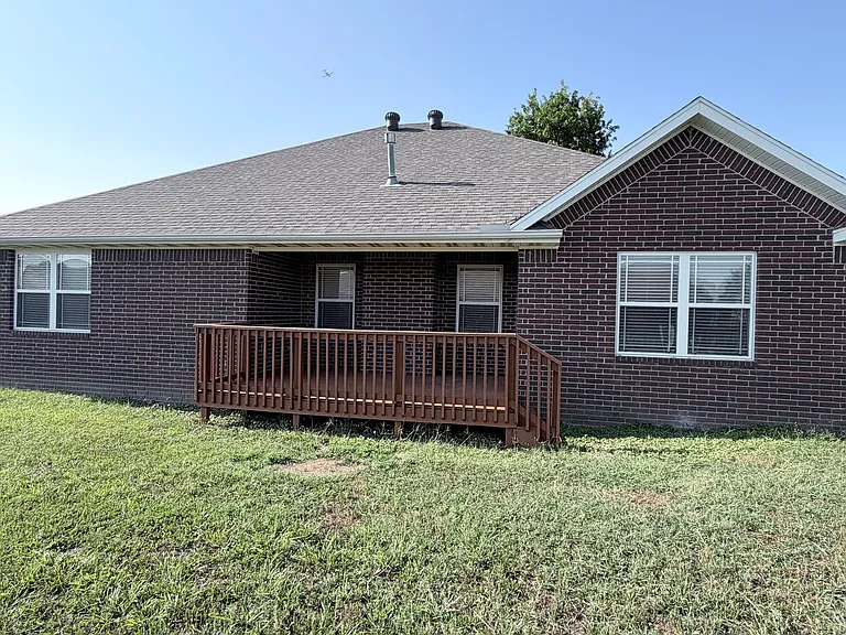 696 Galleon Ave — Photo 3