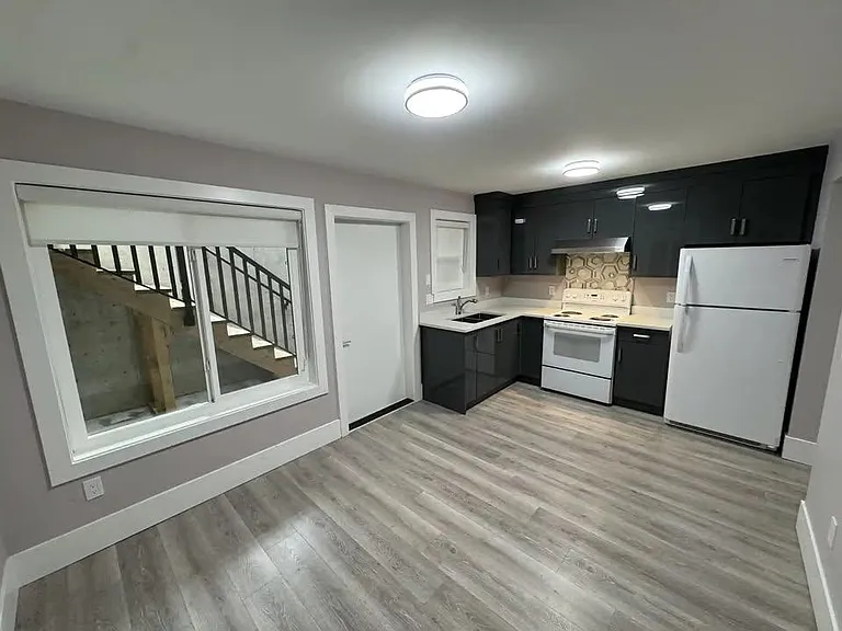 8373 209b St #BASEMENT — Photo 2
