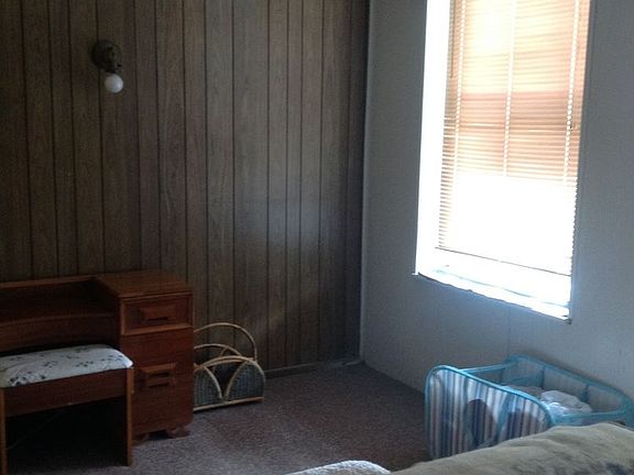 5th image of 916 1/2 Main St APT 1