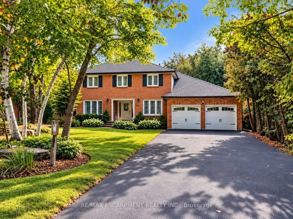 1094 Rebecca St, Oakville, ON L6L 1Y7