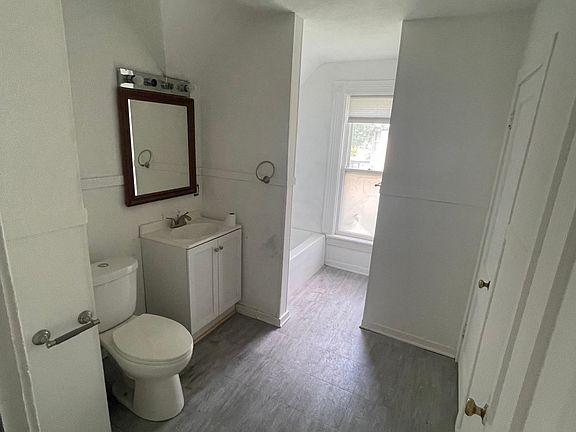 3rd image of 949 N Court St #1