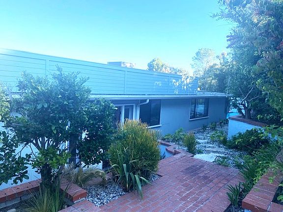 3rd image of 1075 Hanley Ave
