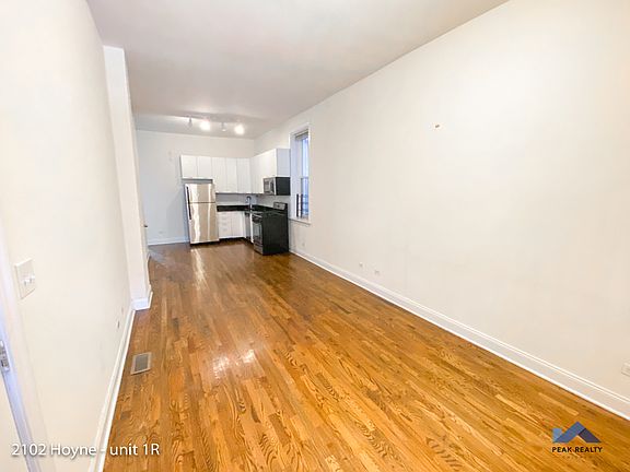 3rd image of 2102 N Hoyne Ave #2102