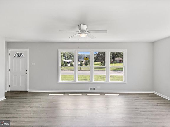 4th image of 100 N Burlington Rd