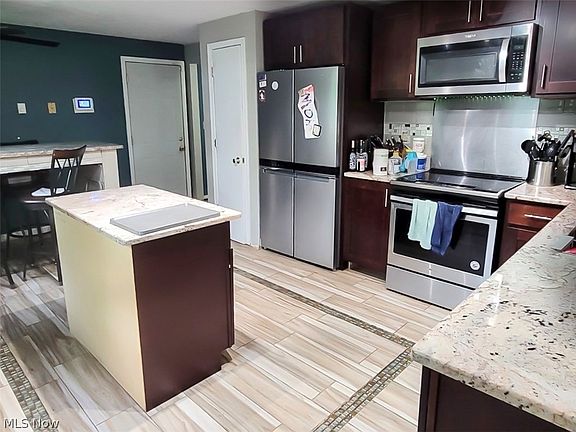 3rd image of 26 Edison St