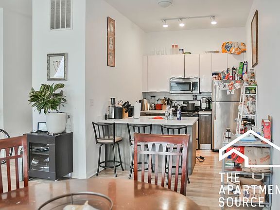 5th image of 2700 W North Ave #204