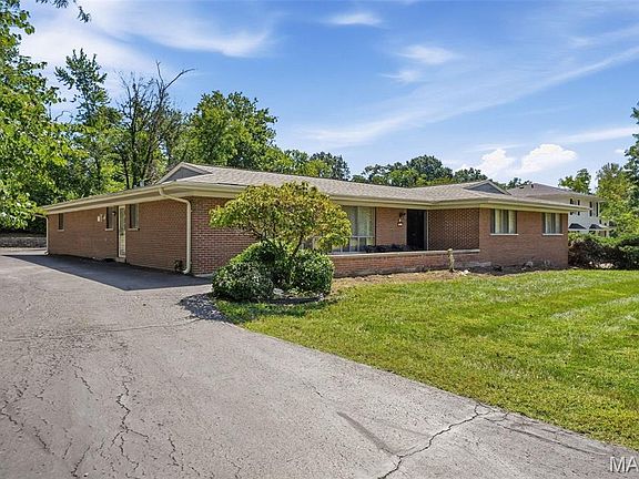 2nd image of 8 Wedgewood Ln