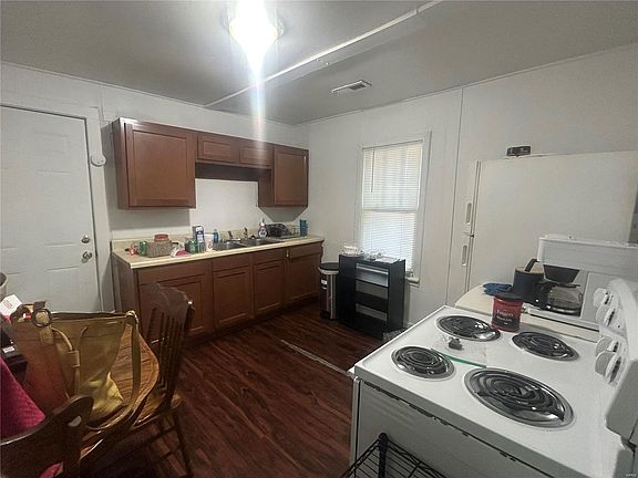 3rd image of 406 S 7th St