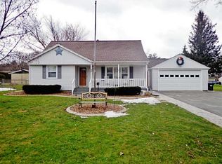 37 Moxon Dr, Rochester, NY 14612