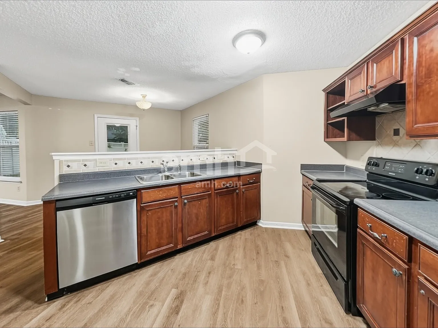3 bed, 2.5 bath, 1986 sqft, $2,015 — Photo 3
