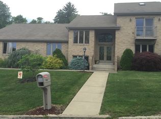 1937 Gina Dr, West Mifflin, PA 15122