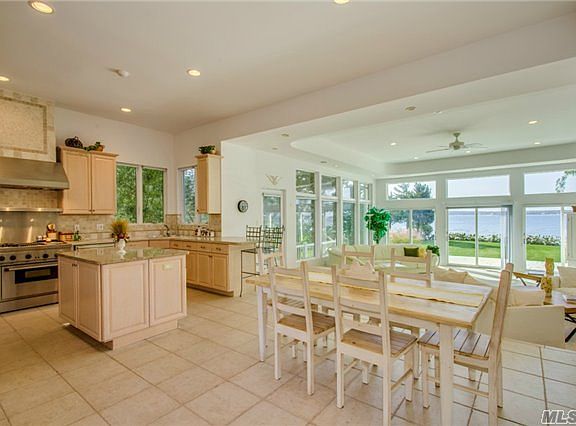 5th image of 527 Peconic Bay Blvd