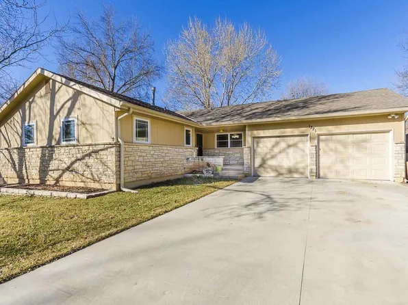 1321 Givens Rd, Manhattan, KS 66503