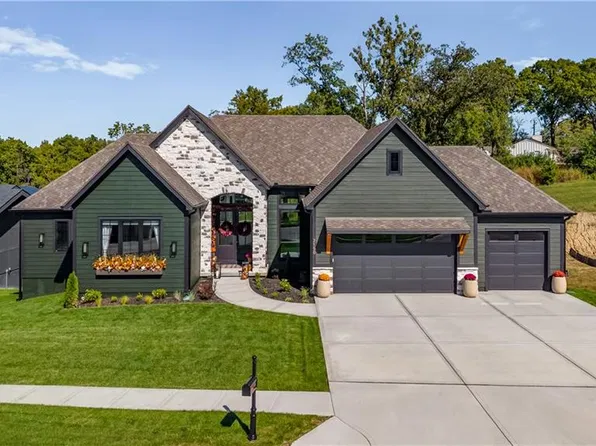 2150 NW Scenic View Dr, Riverside, MO 64150