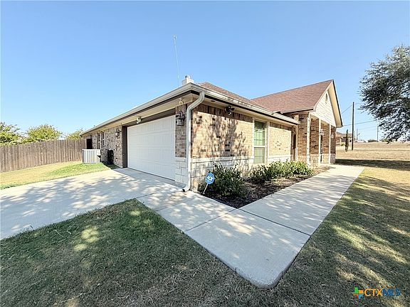 3rd image of 834 Cactus Ln