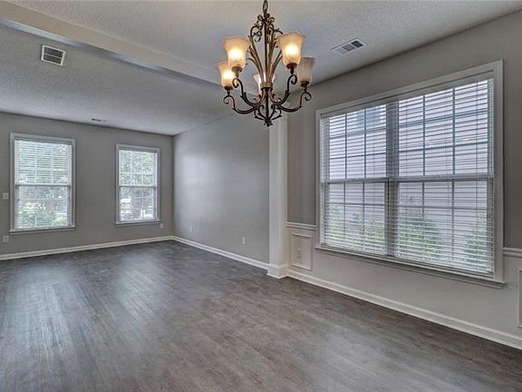 5th image of 2928 Cottesford Way SE