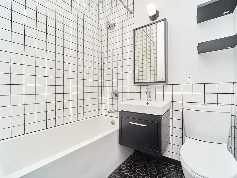 529 E 81st St #5D — Photo 4
