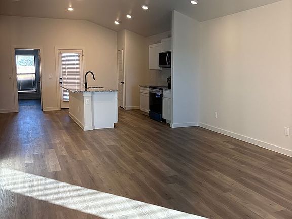 2nd image of 2513 Kenwood Ave