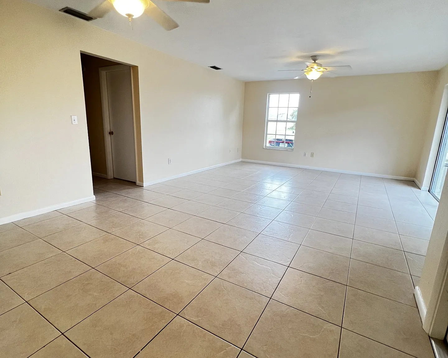 609 Southeast 23rd Place - 1 — Photo 2