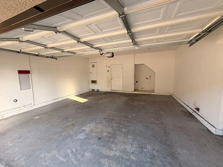 5762 Rostrata Ave — Photo 39