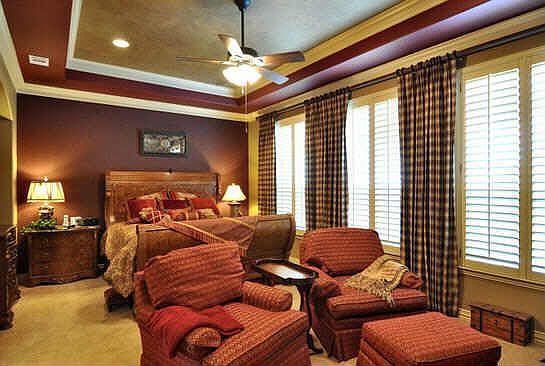 4th image of 608 Lombardy Ln