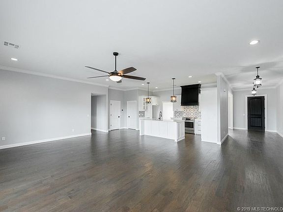4th image of 1120 Saint Andrews Cir