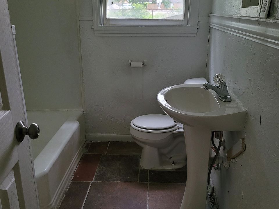 2nd image of 2465 Clearview St