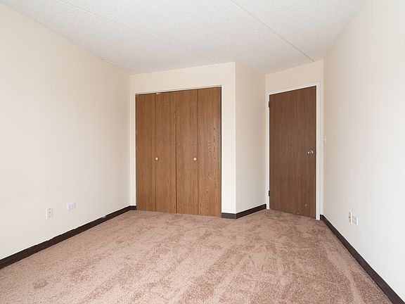 4th image of 1600 Wedgewood Dr APT 205