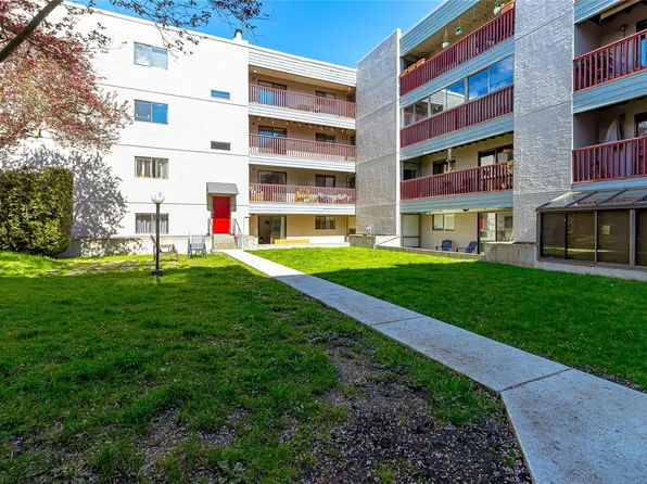 3255 Glasgow Ave #409, Saanich, BC V8X 4S4