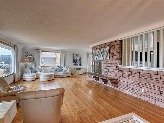 5th image of 3212 W Riverview Dr