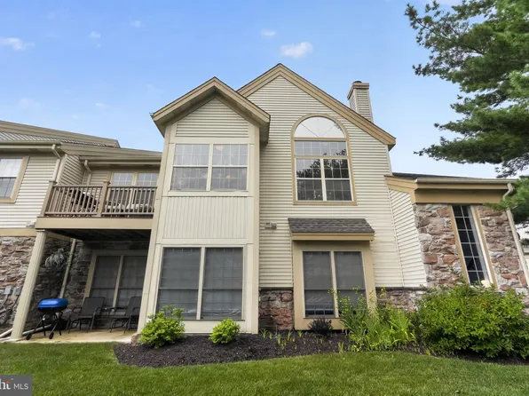 1602 Foxmeadow Cir, Royersford, PA 19468
