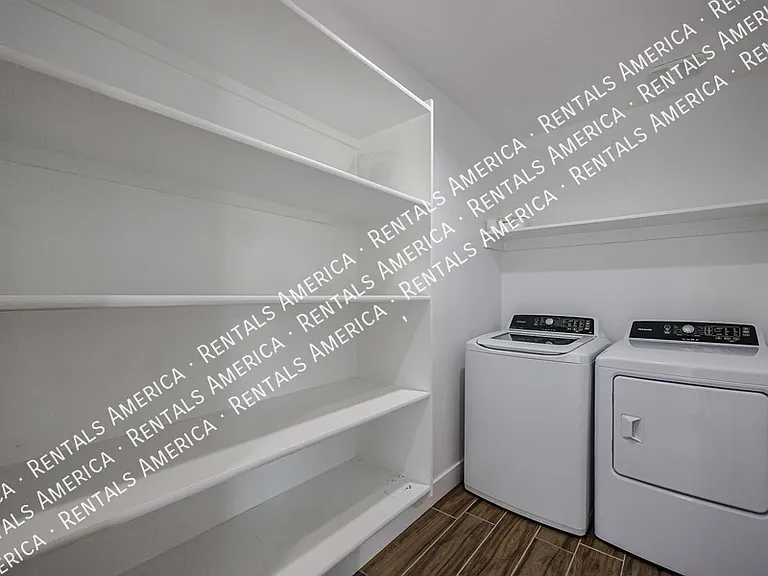 526 S Crismon Rd — Photo 9