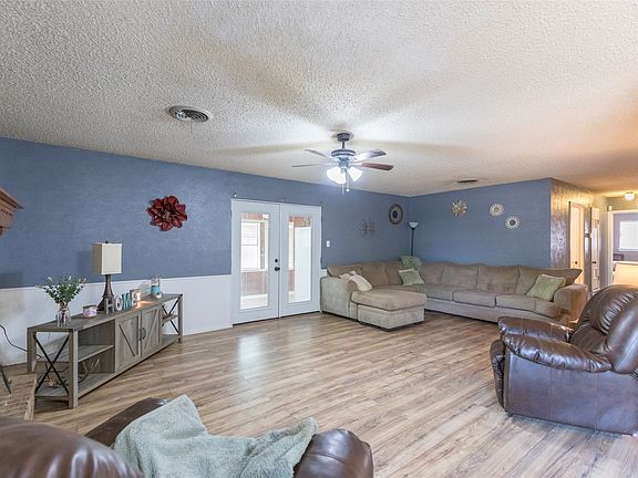 3rd image of 2137 Minter Ln
