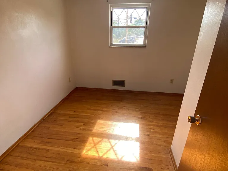 1067 Wolfe Ave — Photo 8