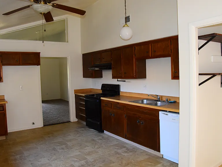 3105 Hidden Oaks Dr — Photo 3