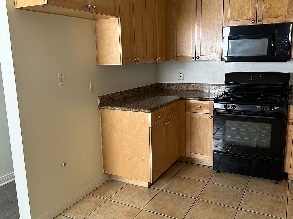 Left side of Kitchen