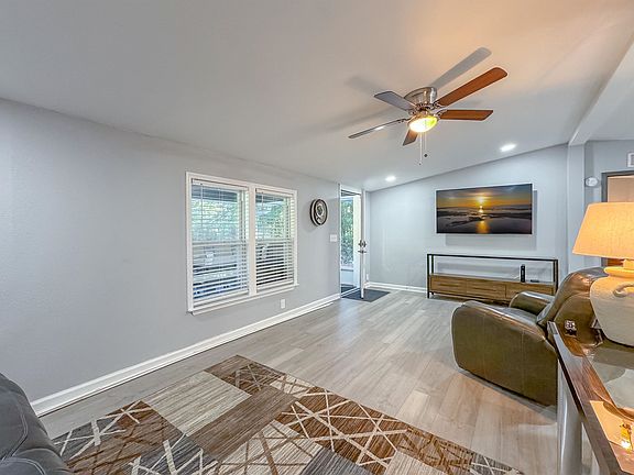 4th image of 16957 Lake Christiana Ct
