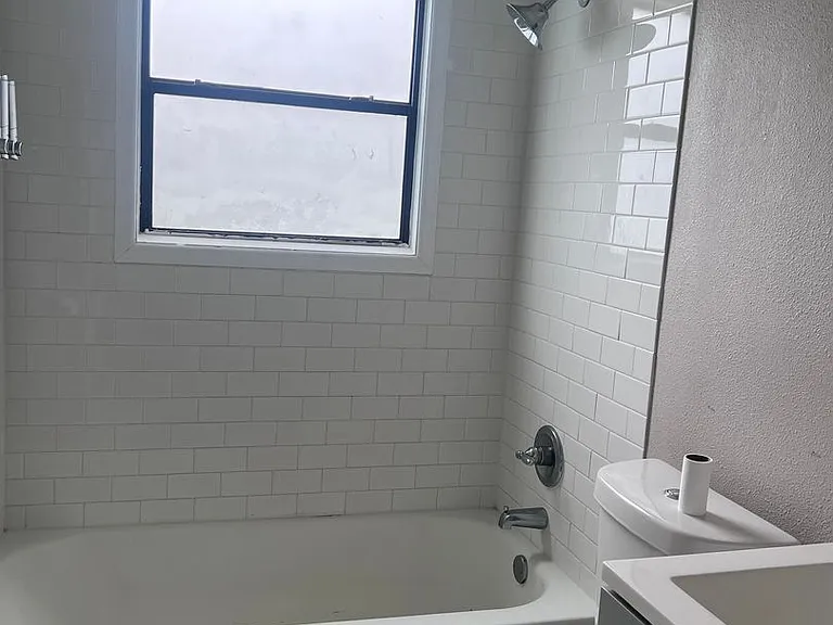 132 SE Tarrant Ave — Photo 6