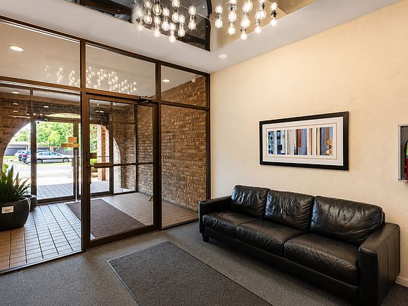 2nd image of 2005 Valencia Dr APT 306D