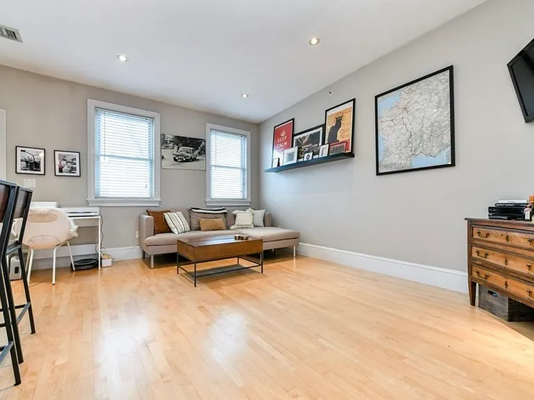 137-139 D St #5 — Photo 8