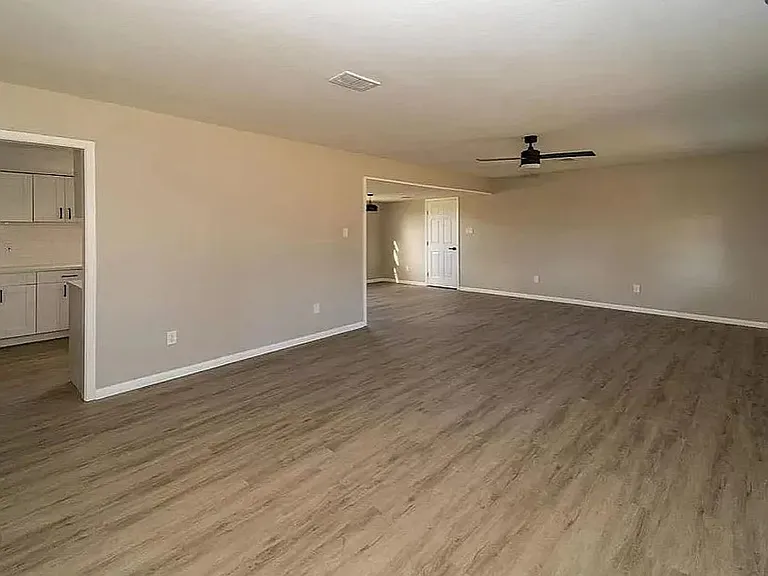 2712 Seattle Ave — Photo 11
