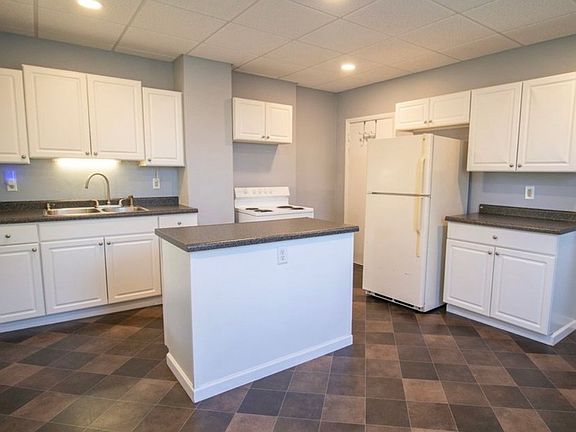 4th image of 18 Foster Ave