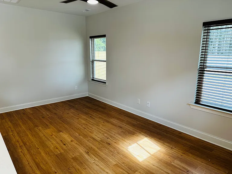 525 N Linwood Ave — Photo 11