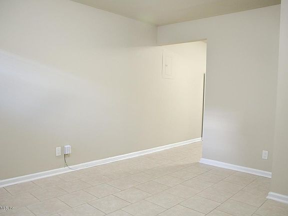 2nd image of 2775 Herschel St APT 8