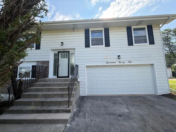 1795 Kent Rd, Hoffman Estates, IL 60169