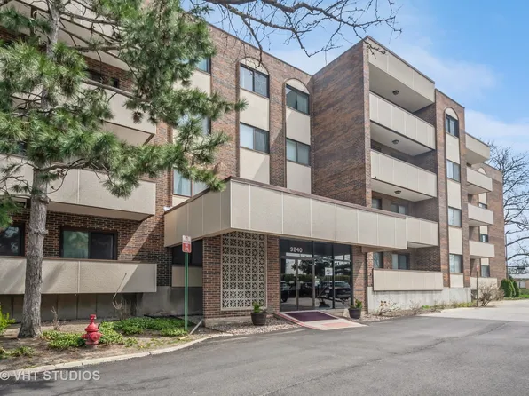 9240 Gross Point Rd APT 309, Skokie, IL 60077