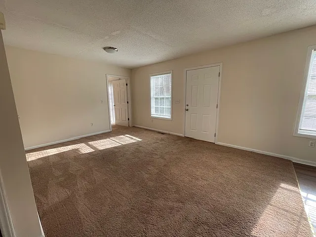 146 Stewart St — Photo 2